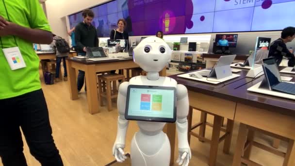 Microsoft Store Interieur in der 5th Avenue in Manhattan — Stockvideo