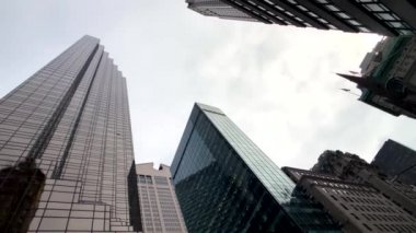 New York gökdelen alttan görünüm