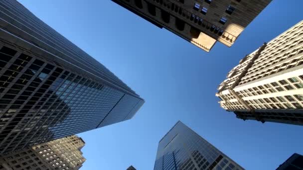 New York wolkenkrabbers Onderaanzicht — Stockvideo