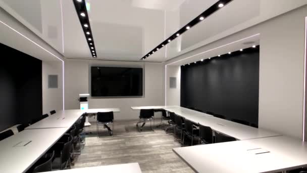 Пустой конференц-зал в магазине Microsoft на 5-й авеню на Манхэттене — стоковое видео