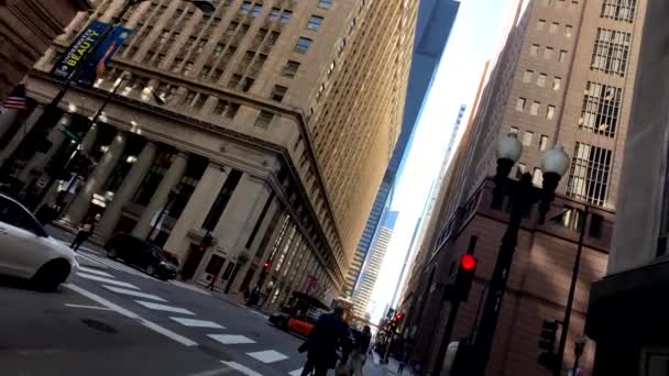 Panorama del centro di giorno, osservando l'architettura, la vita di città — Video Stock