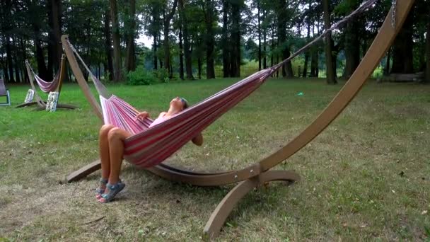 Young woman reaxing in the hammock — Stock Video
