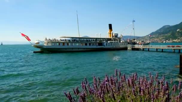 Toeristische schip op Geneva lake — Stockvideo