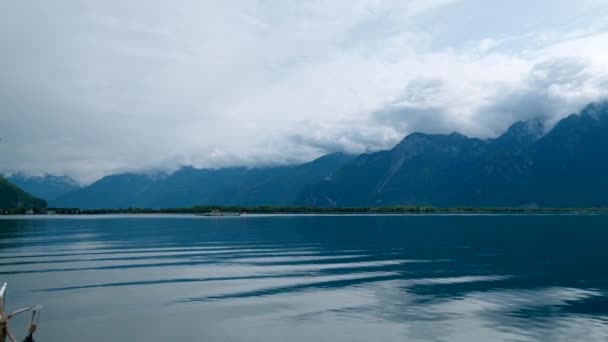Barco turístico en el lago de Ginebra , — Vídeo de stock