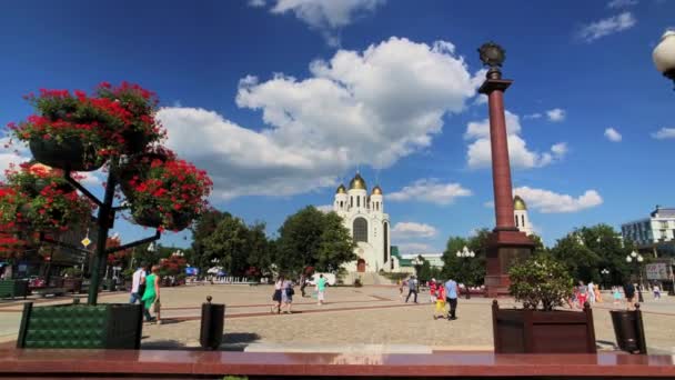 Plaza principal de Kaliningrado en el centro de la ciudad durante el día , — Vídeo de stock