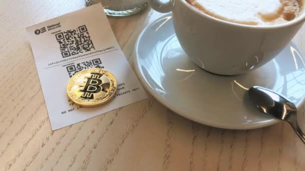 Paiement Bitcoin dans le café . — Video