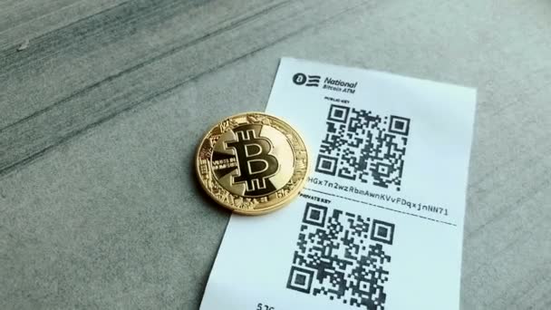 Pembayaran bitcoin di kafe . — Stok Video