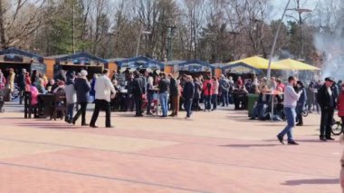 İnsanların hafta sonu Pazar günü zaman ziyaret.