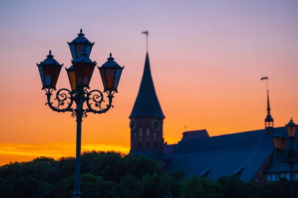 Silhouette cathédrale Koenigsberg au coucher du soleil — Photo