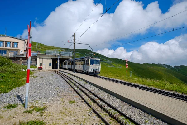 Hegyi vasút a svájci Alpokban — Stock Fotó