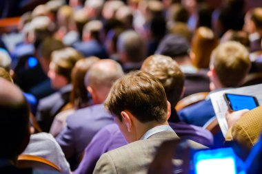 İnsanlar iş konferans Kongre salonunda katılmak