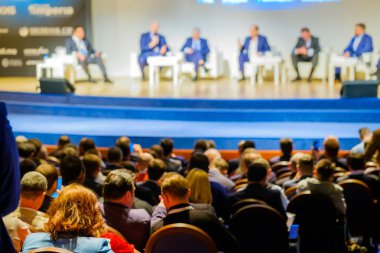 İnsanlar iş konferans Kongre salonunda katılmak