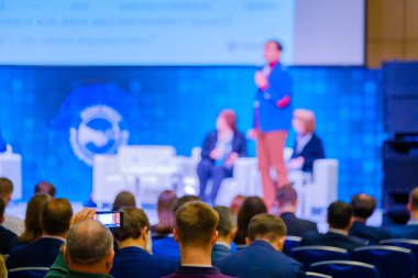 İnsanlar iş konferans Kongre salonunda katılmak