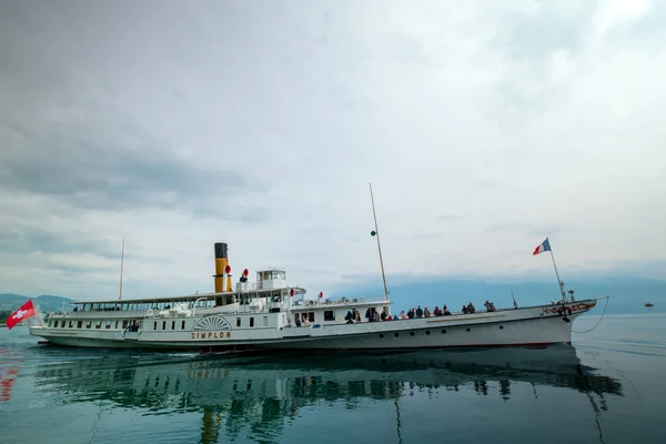 Touristenschiff am Genfer See, Schweiz — Stockfoto