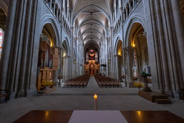 Interior of catholic cathedral — Stock Photo, Image