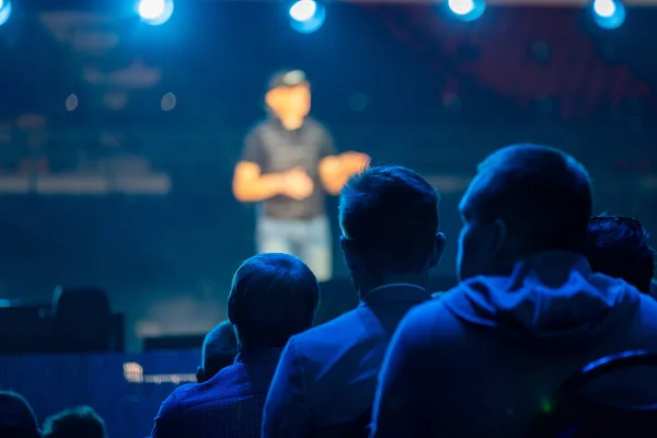 Audience listens to the lecturer at the conference — Stock Photo, Image