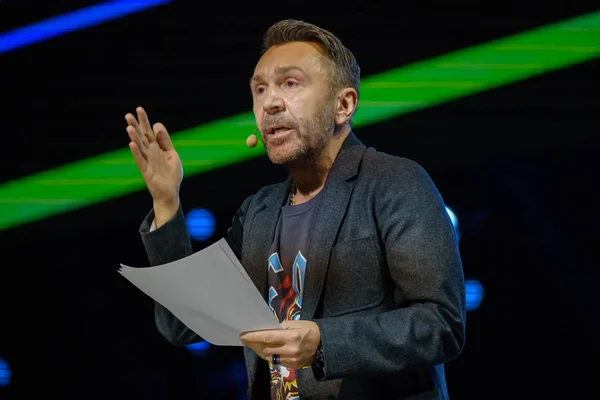 Russian rock musician celebrity Sergey Shnurov performs at the business conference — Stock Photo, Image