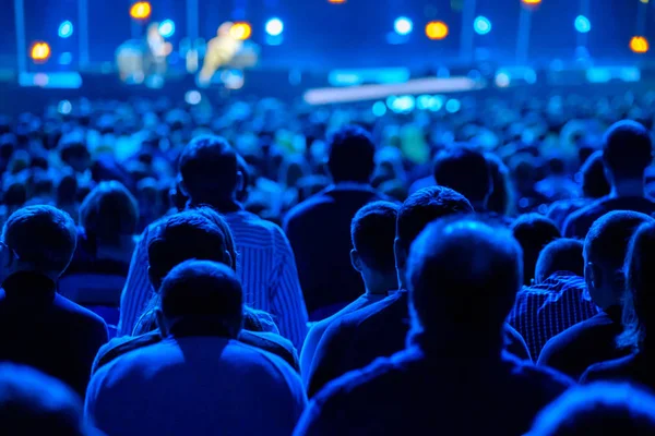 Audience listens to the lecturer at the conference — Stock Photo, Image