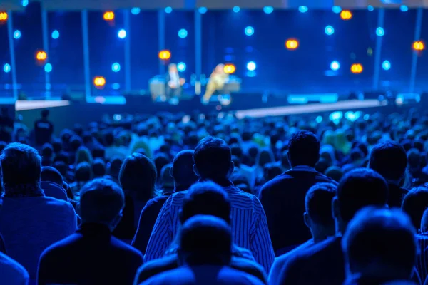 Audience listens to the lecturer at the conference — Stock Photo, Image