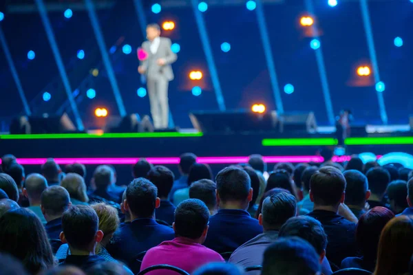 Audience listens to the lecturer at the conference — Stock Photo, Image