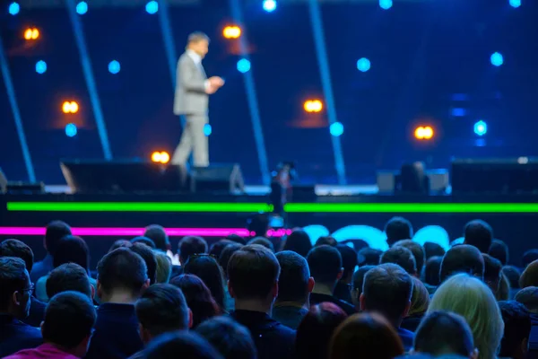 Audience listens to the lecturer at the conference — Stock Photo, Image