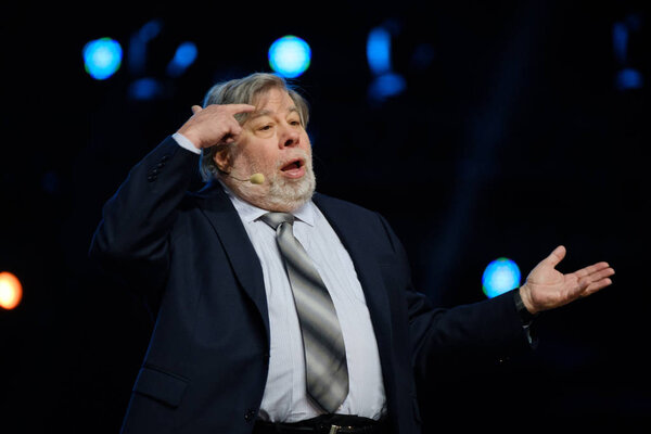 Stephen Wozniak performs at business conference