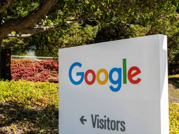 Logo Google di kantor pusat Googleplex — Stok Foto