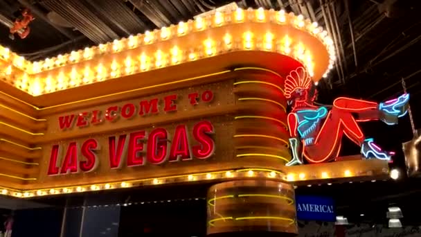 Welcome neon sign at casino entrance — Stock Video