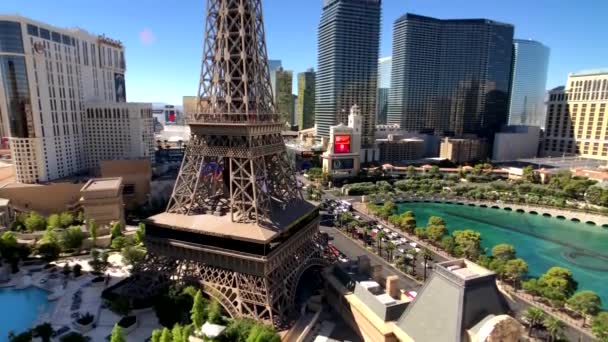 阳光明媚的早晨, 从巴利斯酒店可以看到巴黎赌场的埃菲尔铁塔 — 图库视频影像