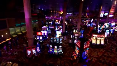 İnsanlar, Mgm casino slot makineleri oynuyorlar