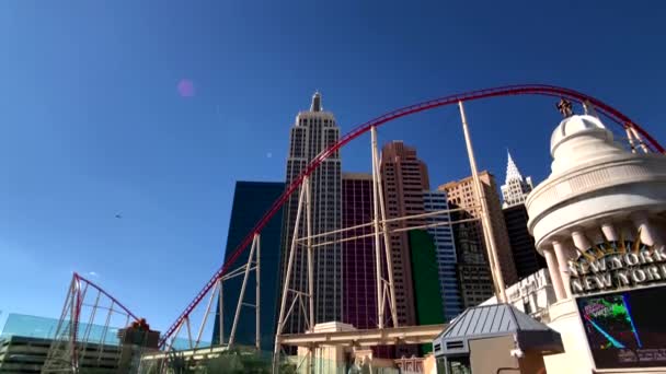 Tourists visiting the sights at sunny day time — Stock Video