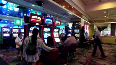 İnsanlar, Mgm casino slot makineleri oynuyorlar