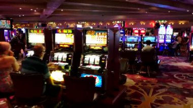 İnsanlar, Mgm casino slot makineleri oynuyorlar