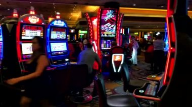 İnsanlar, Mgm casino slot makineleri oynuyorlar