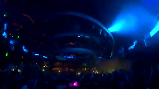 People dancing in Omnia night club — Stock Video