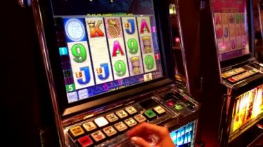 İnsanlar, Mgm casino slot makineleri oynuyorlar
