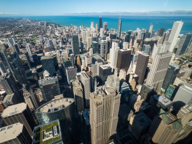 Chicago gökdelenlerin havadan görünümü
