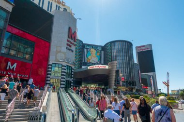 Güneşli bir gün zaman turistik yerleri ziyaret turistler