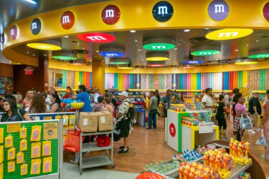 M Ms dünya şeker dükkanı soymak, insanlar katılmak