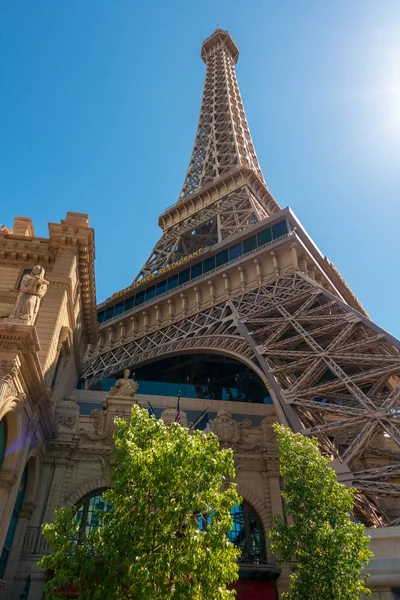 Torre Eiffel en el casino de París vista aérea desde el hotel Ballys en la mañana soleada —  Fotos de Stock