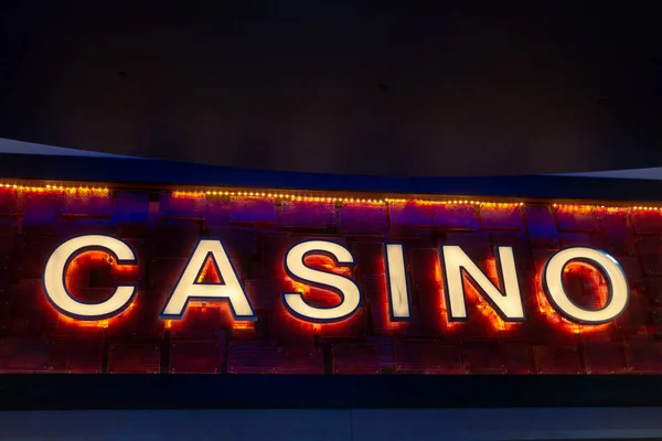 Glödande Casino Sign i Vegas — Stockfoto