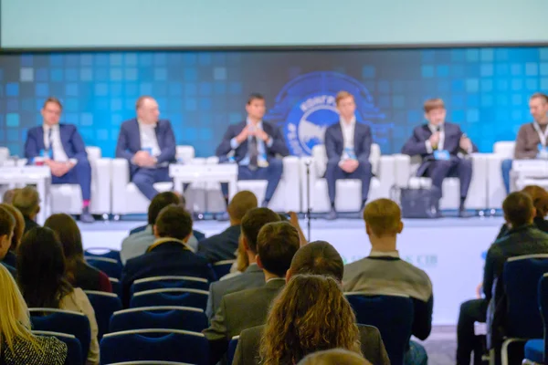 Audience listens to the lecturer at the conference — Stock Photo, Image