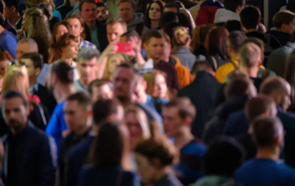 Menigte van mensen bezoek zakelijk evenement — Stockfoto