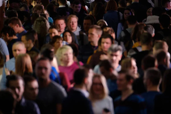 La folla della gente visita l'evento di affari — Foto Stock