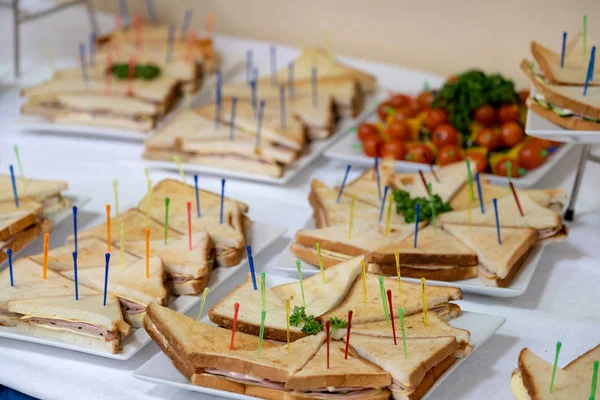 Cateringservice Handelsconferentie Canapé Broodjes — Stockfoto