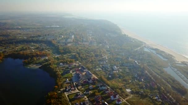 Paesaggio aereo di un villaggio — Video Stock