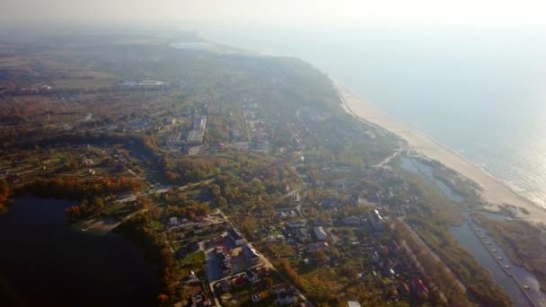 Paisaje aéreo de un pueblo — Vídeo de stock