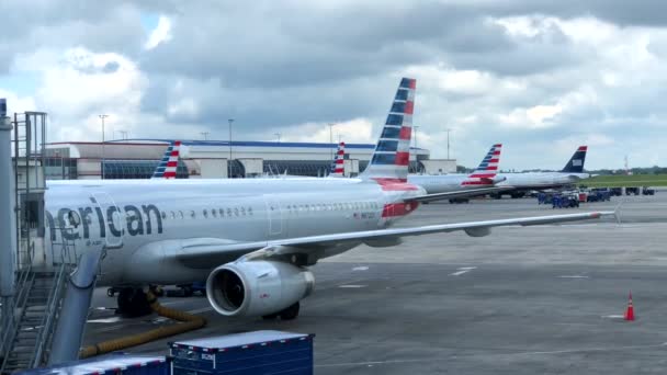 Aereo American Airlines in aeroporto , — Video Stock