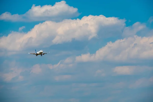 Passenger airplane flying in the sky — Stock Photo, Image