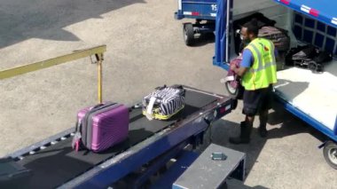 Uçak Bagaj yükleme Havaalanı çalışanları